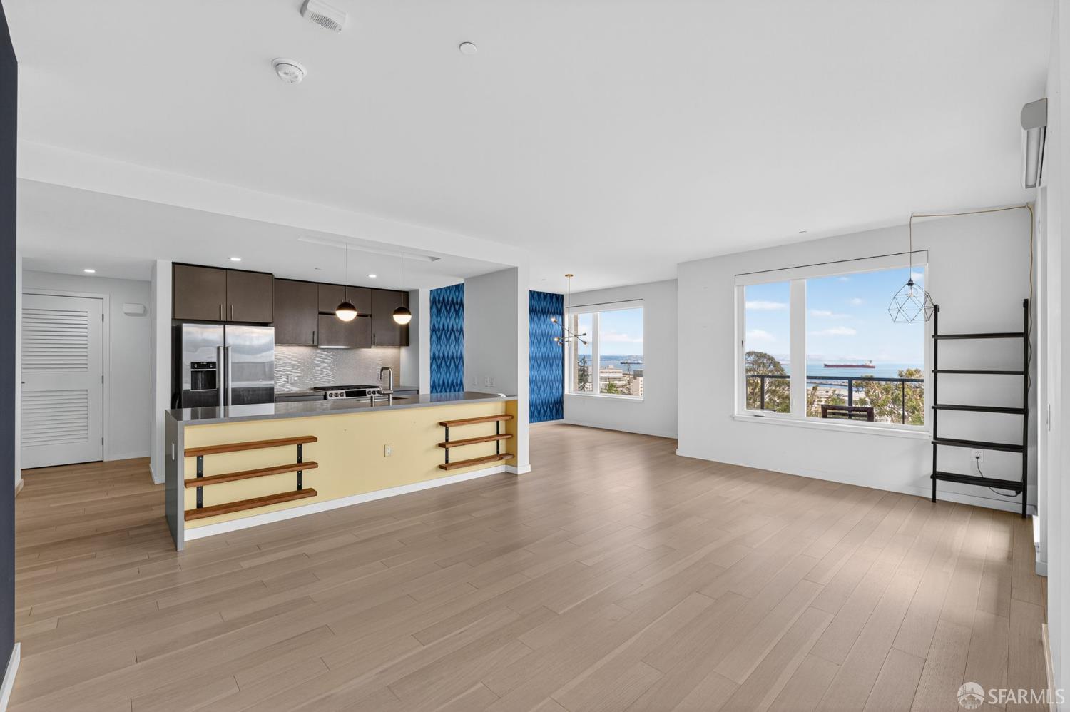Detail Gallery Image 3 of 32 For 52 Innes Ct #309,  San Francisco,  CA 94124 - 2 Beds | 2 Baths