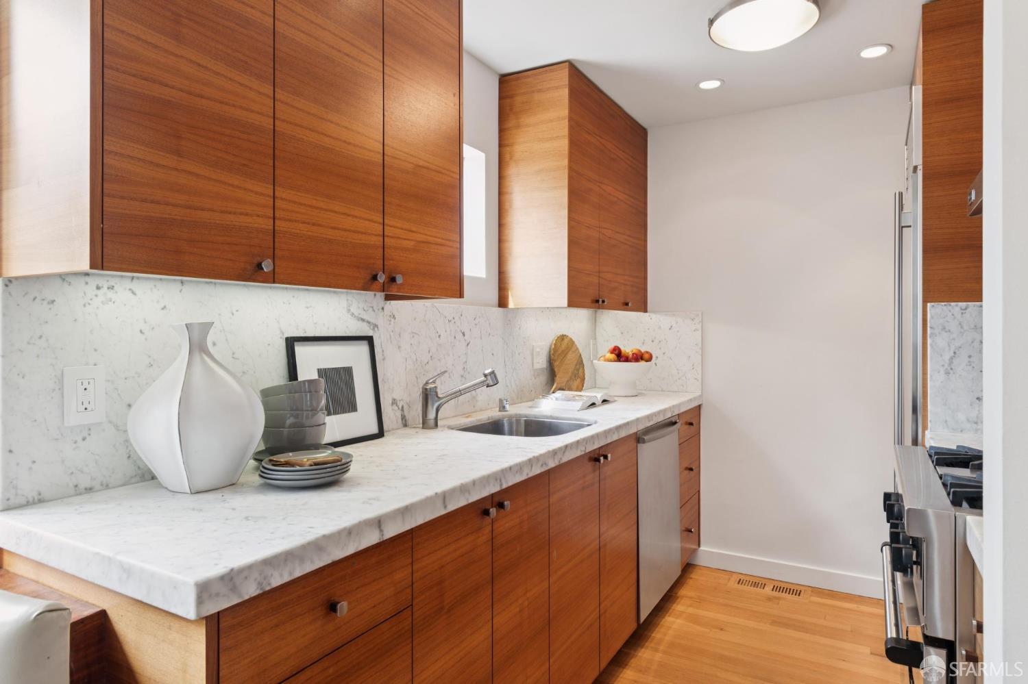 Photo #5: 425073370 Listing 