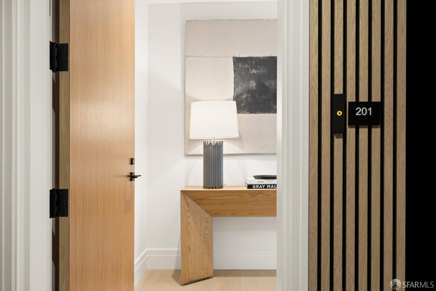 Detail Gallery Image 2 of 39 For 1776 Green St #201,  San Francisco,  CA 94123 - 3 Beds | 3/1 Baths
