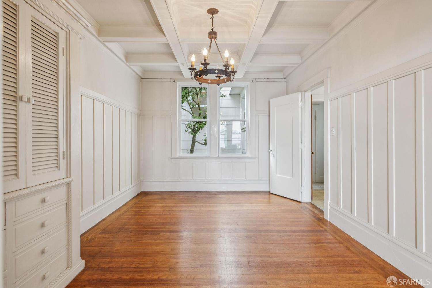 Detail Gallery Image 11 of 40 For 212 Hoffman Ave, San Francisco,  CA 94114 - 5 Beds | 2 Baths