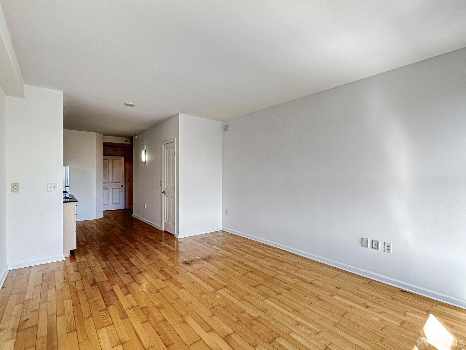Detail Gallery Image 8 of 21 For 140 S Van Ness Ave #415,  San Francisco,  CA 94103 - 1 Beds | 1/1 Baths
