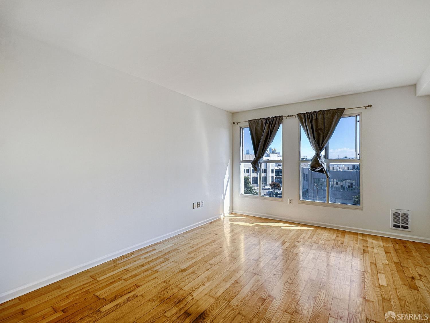 Detail Gallery Image 3 of 21 For 140 S Van Ness Ave #415,  San Francisco,  CA 94103 - 1 Beds | 1/1 Baths