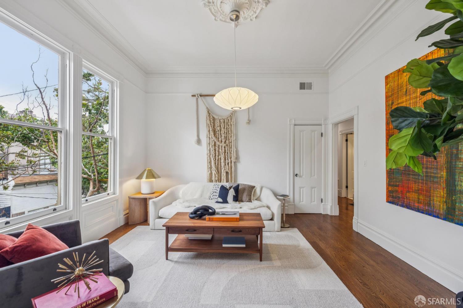 Detail Gallery Image 4 of 28 For 153 Noe St, San Francisco,  CA 94114 - 4 Beds | 2 Baths
