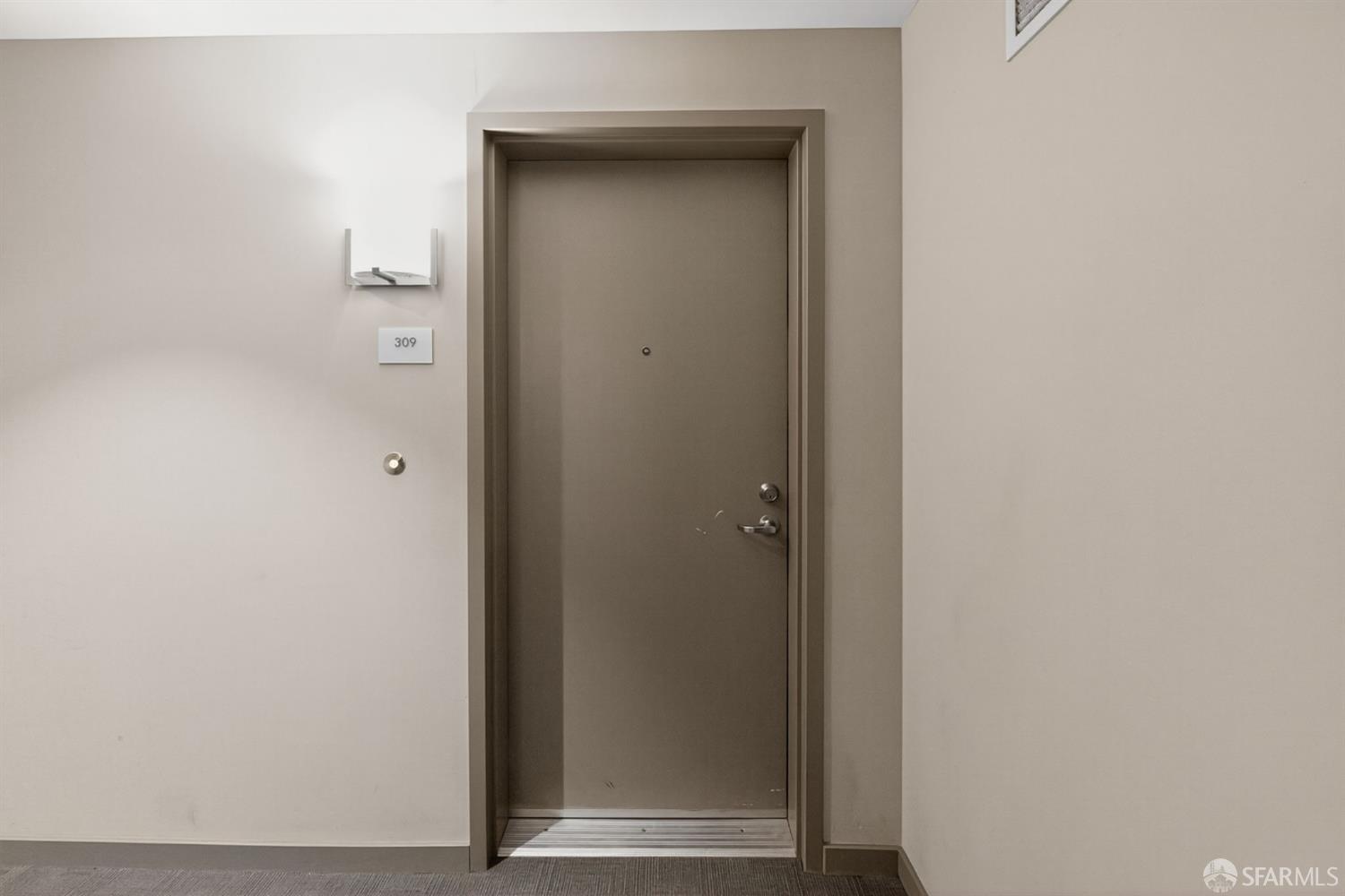 Detail Gallery Image 2 of 32 For 52 Innes Ct #309,  San Francisco,  CA 94124 - 2 Beds | 2 Baths