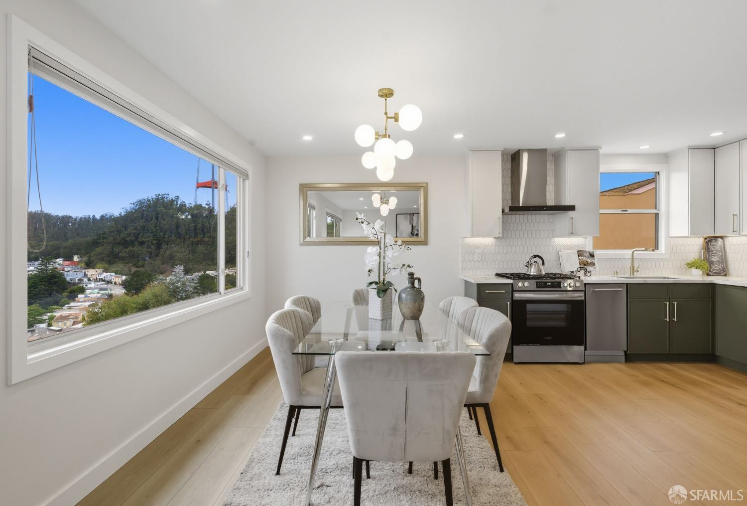 Detail Gallery Image 11 of 78 For 81 Skyview Way, San Francisco,  CA 94131 - 4 Beds | 2/1 Baths
