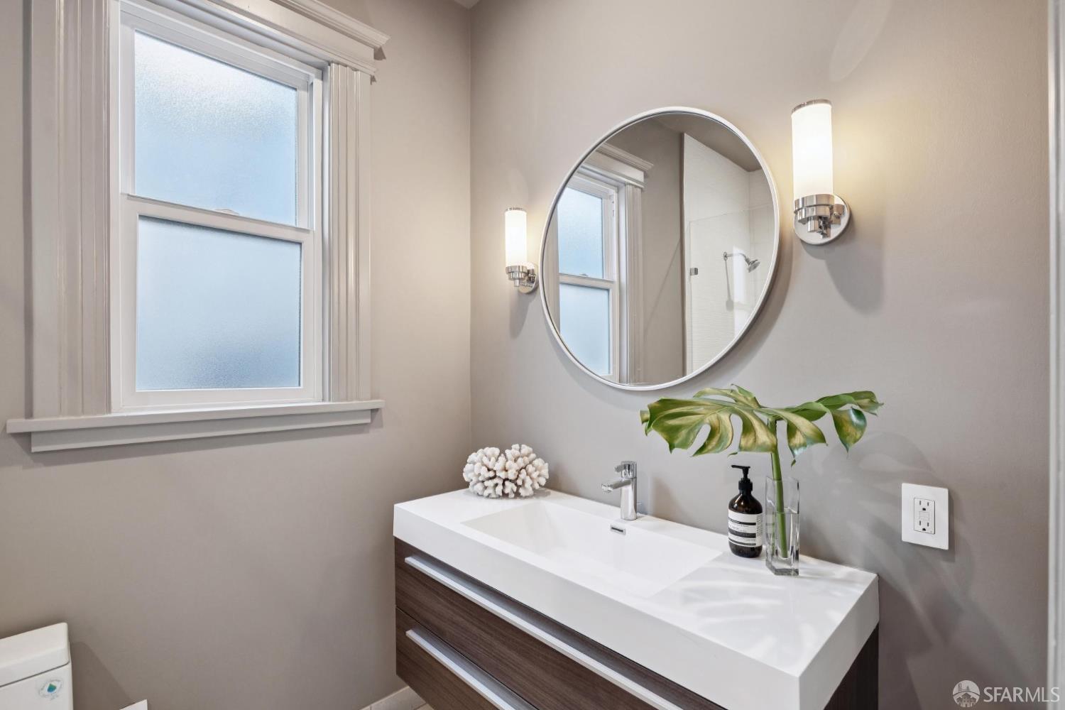 Detail Gallery Image 9 of 15 For 2137 Grove St, San Francisco,  CA 94117 - 4 Beds | 2 Baths