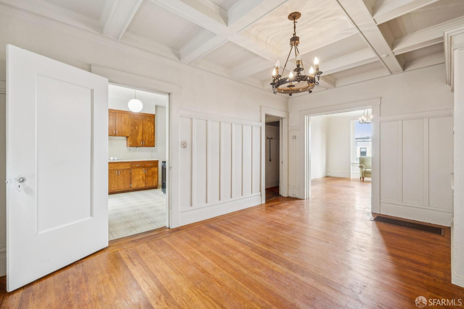 Detail Gallery Image 13 of 40 For 212 Hoffman Ave, San Francisco,  CA 94114 - 5 Beds | 2 Baths