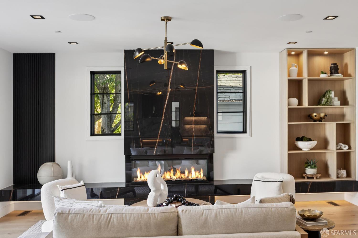 Detail Gallery Image 14 of 43 For 14 Channing Rd, Burlingame,  CA 94010 - 4 Beds | 4/1 Baths