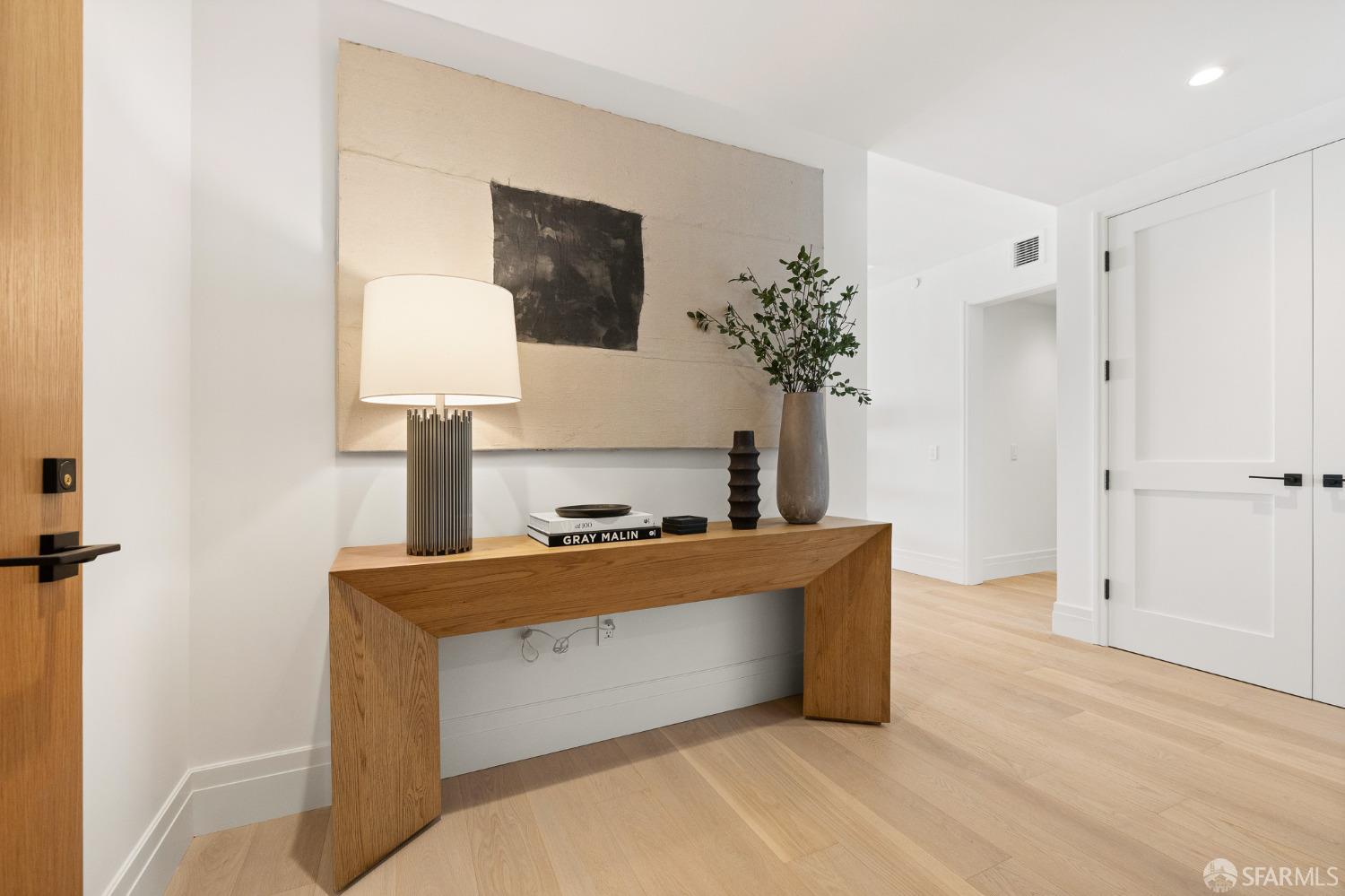 Detail Gallery Image 3 of 39 For 1776 Green St #201,  San Francisco,  CA 94123 - 3 Beds | 3/1 Baths