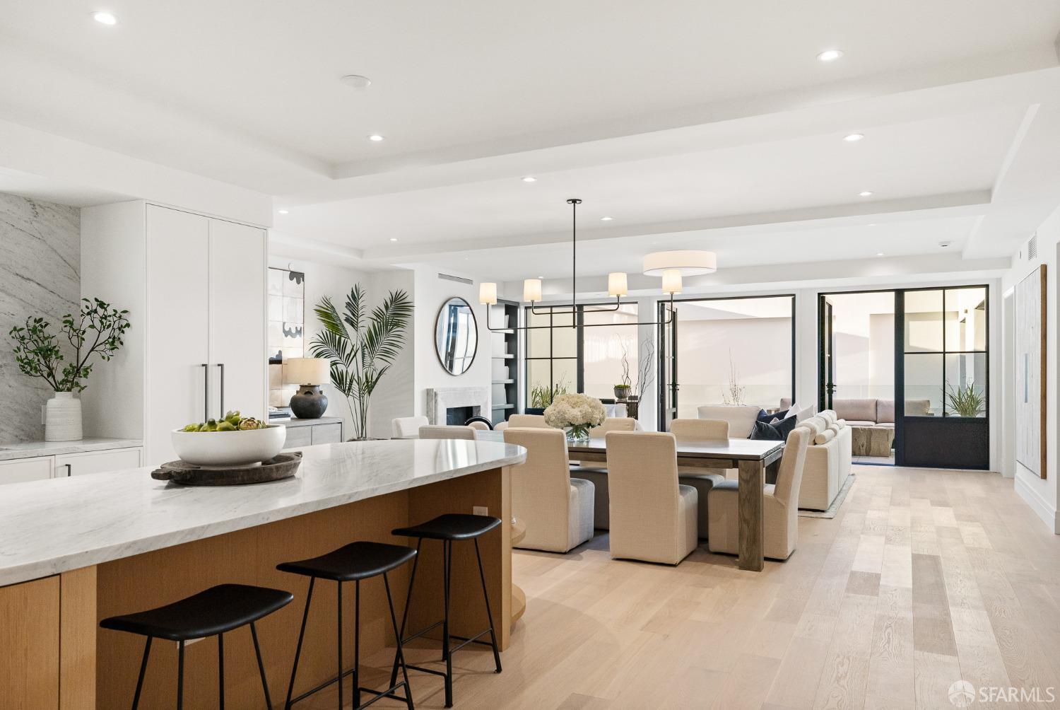 Detail Gallery Image 7 of 39 For 1776 Green St #201,  San Francisco,  CA 94123 - 3 Beds | 3/1 Baths