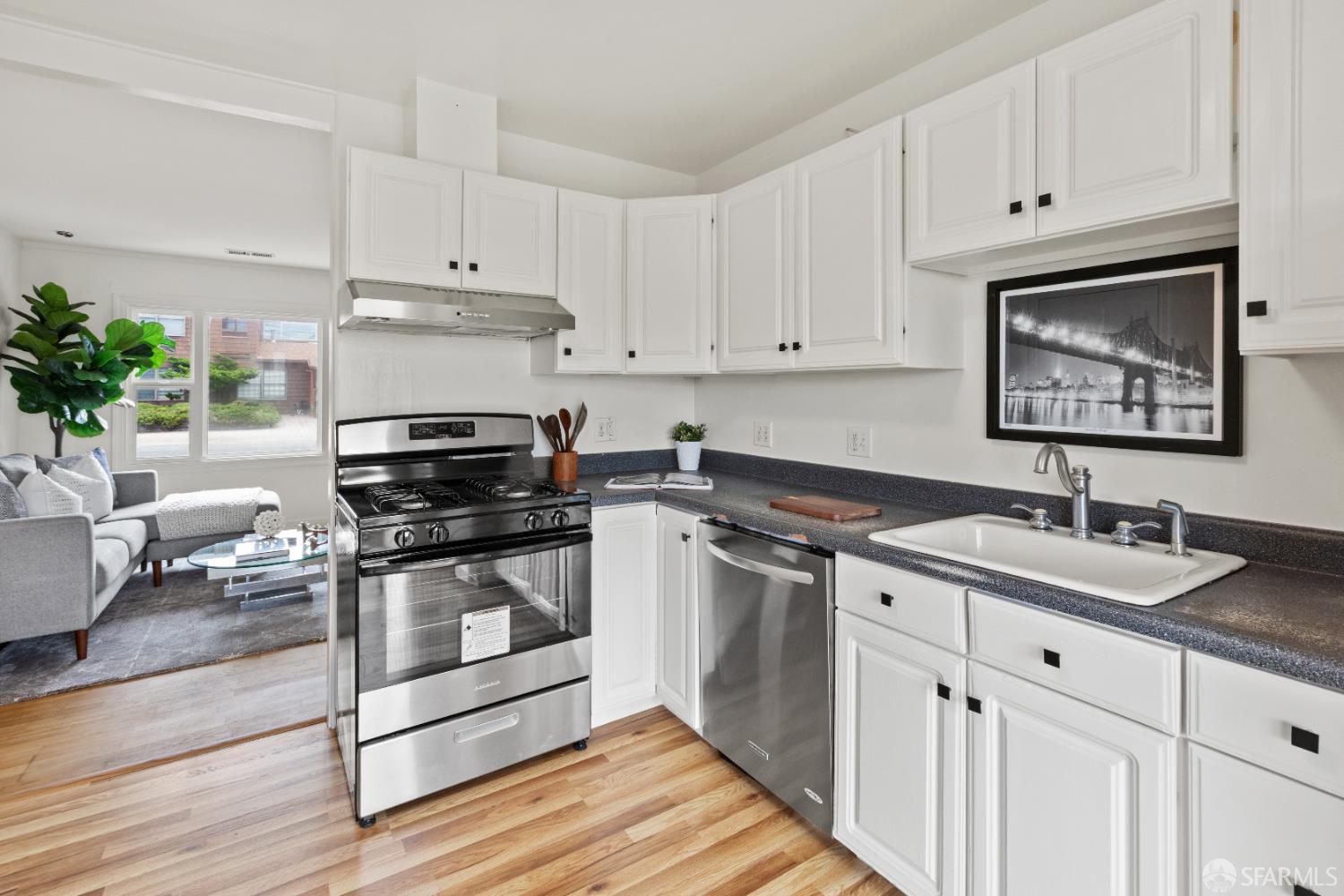 Detail Gallery Image 5 of 22 For 540 Dolphin Dr, Pacifica,  CA 94044 - 3 Beds | 1 Baths