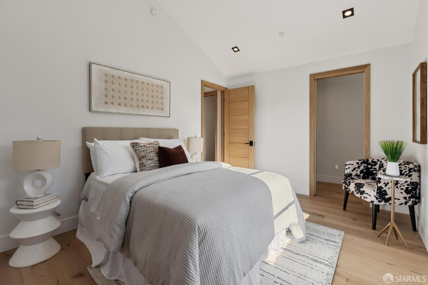 Detail Gallery Image 32 of 43 For 14 Channing Rd, Burlingame,  CA 94010 - 4 Beds | 4/1 Baths