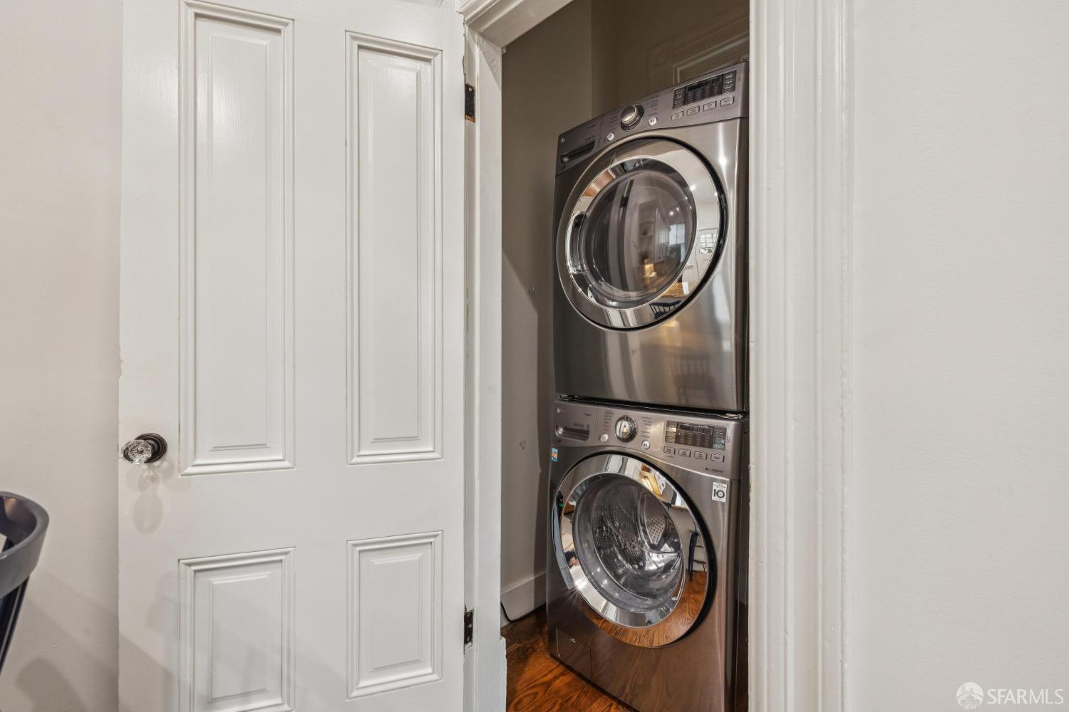 Detail Gallery Image 15 of 28 For 153 Noe St, San Francisco,  CA 94114 - 4 Beds | 2 Baths