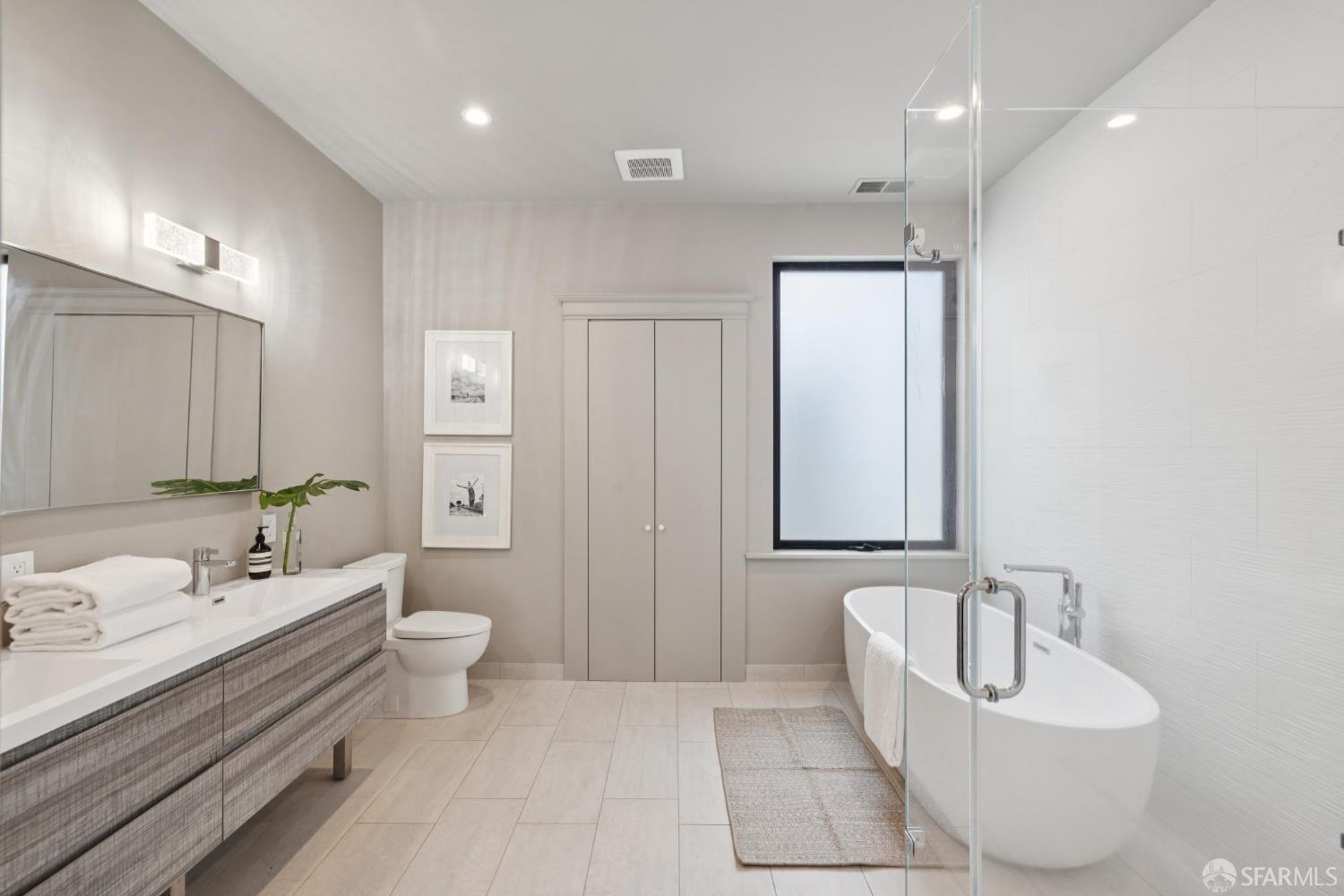 Detail Gallery Image 4 of 15 For 2137 Grove St, San Francisco,  CA 94117 - 4 Beds | 2 Baths
