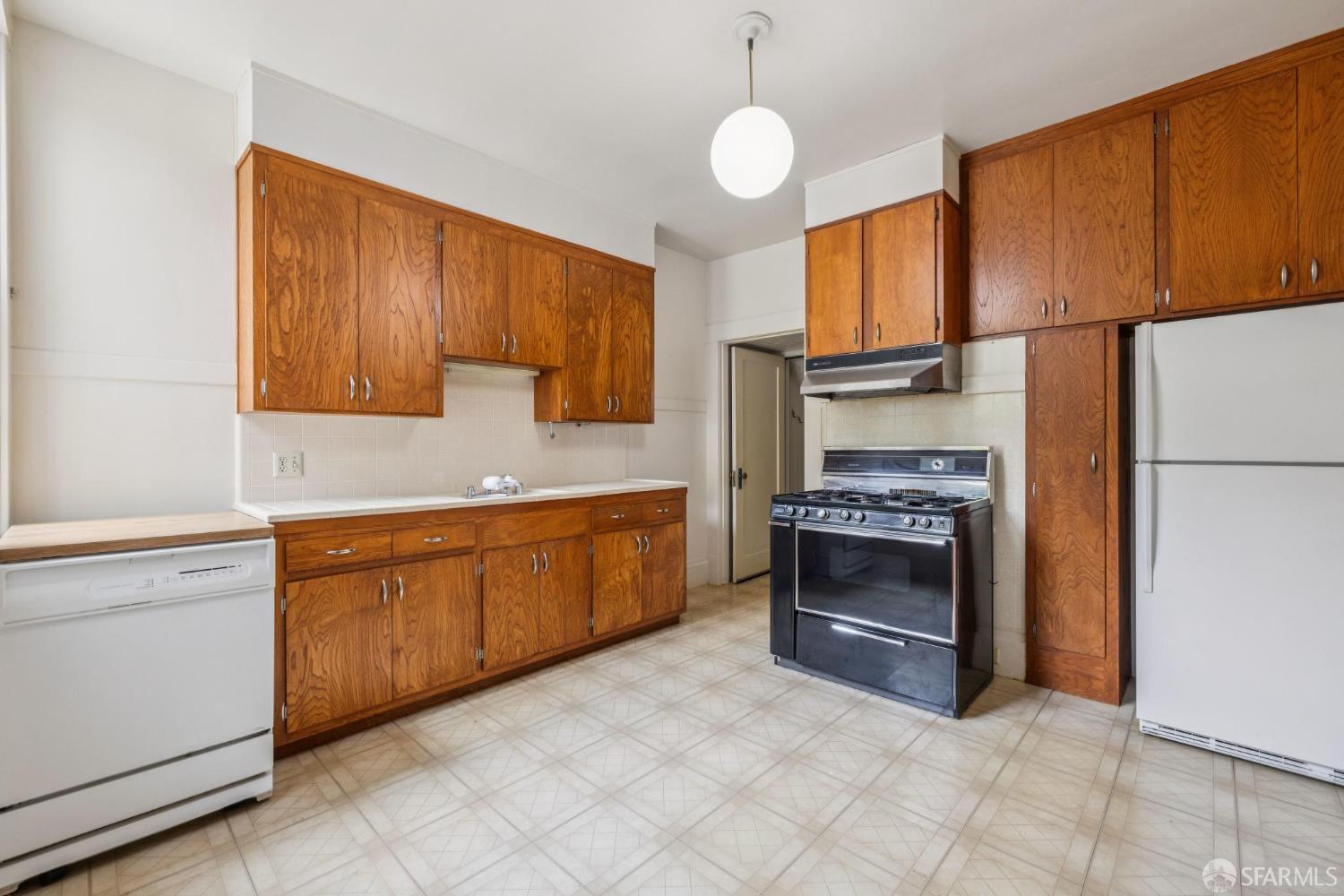 Detail Gallery Image 15 of 40 For 212 Hoffman Ave, San Francisco,  CA 94114 - 5 Beds | 2 Baths