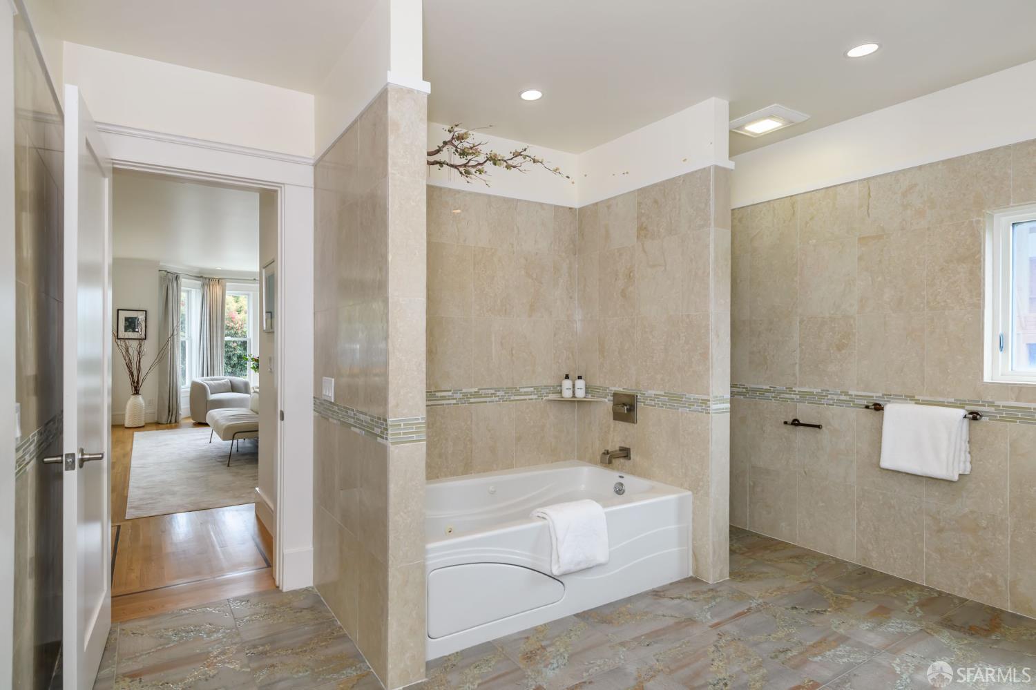 Detail Gallery Image 15 of 27 For 582 Diamond St, San Francisco,  CA 94114 - 3 Beds | 3/1 Baths