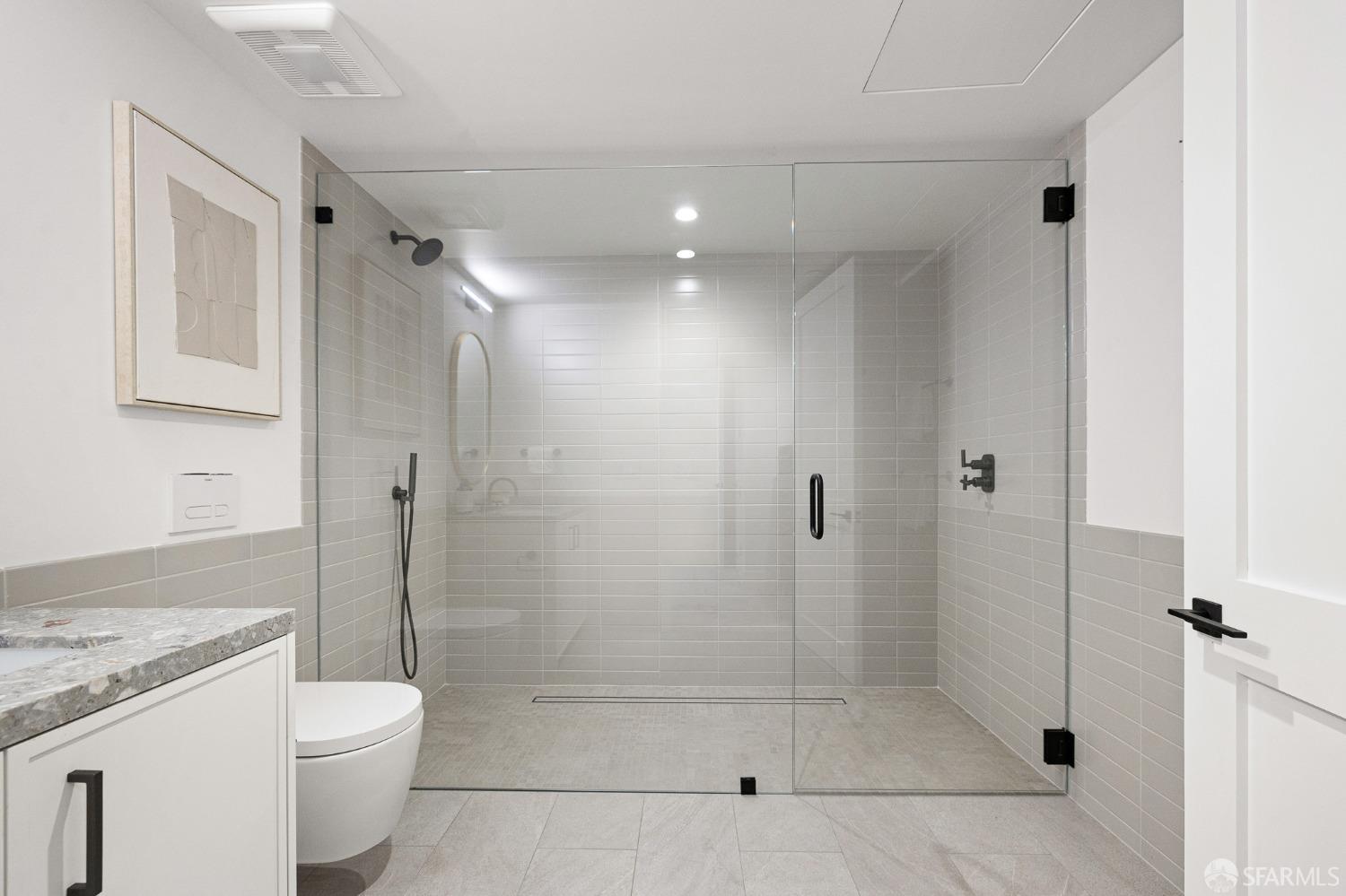 Detail Gallery Image 37 of 39 For 1776 Green St #201,  San Francisco,  CA 94123 - 3 Beds | 3/1 Baths