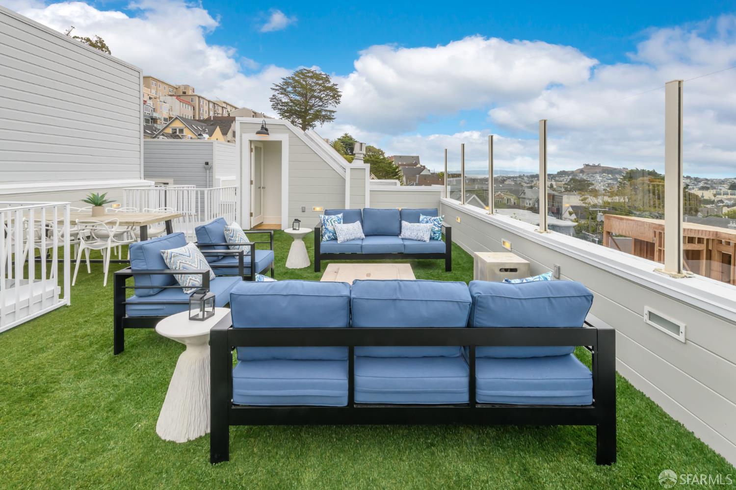 Detail Gallery Image 24 of 27 For 582 Diamond St, San Francisco,  CA 94114 - 3 Beds | 3/1 Baths