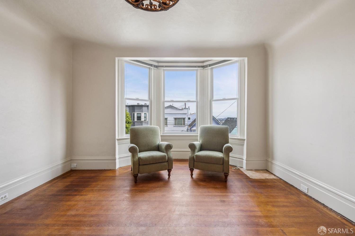 Detail Gallery Image 7 of 40 For 212 Hoffman Ave, San Francisco,  CA 94114 - 5 Beds | 2 Baths