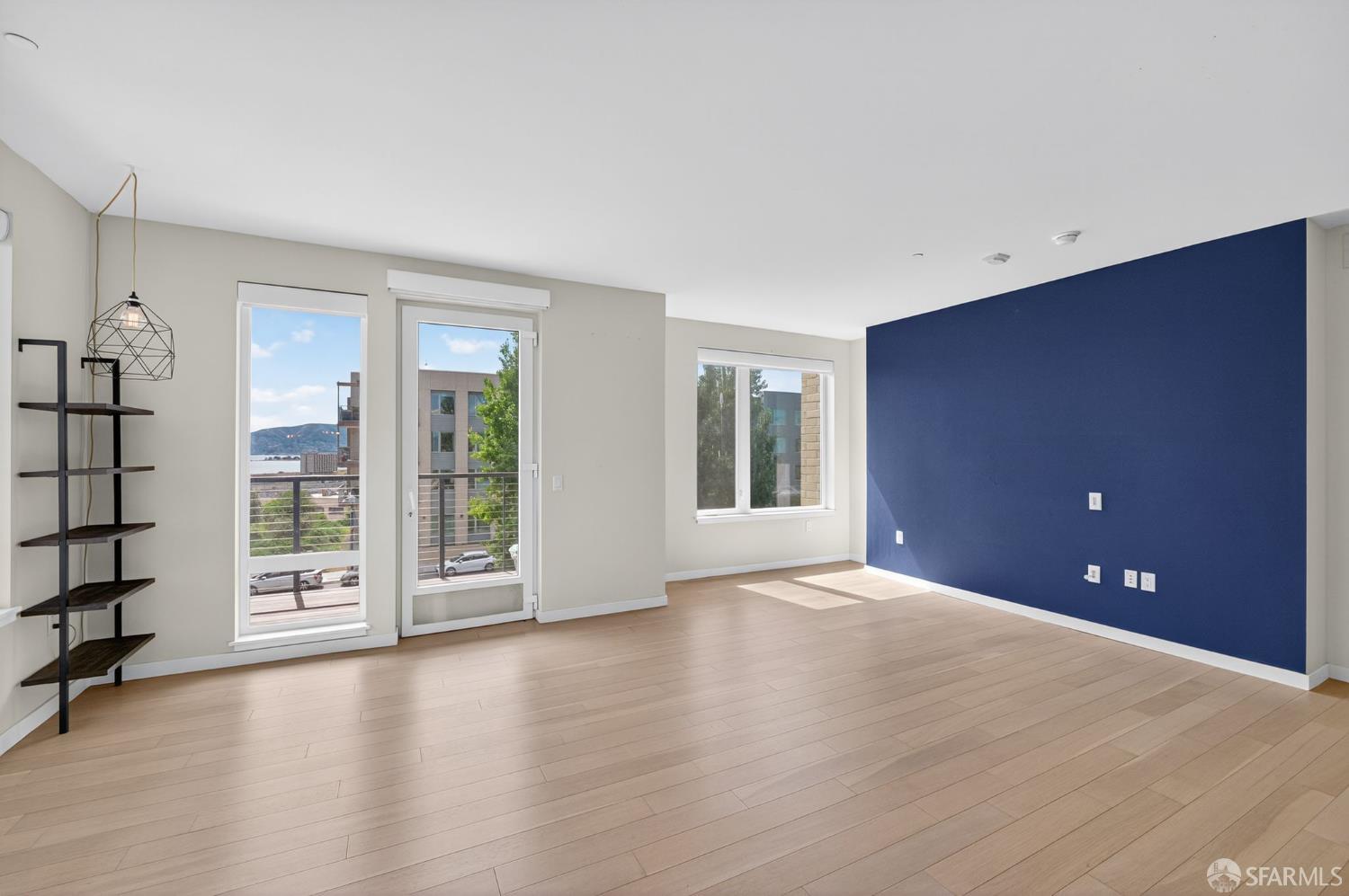 Detail Gallery Image 5 of 32 For 52 Innes Ct #309,  San Francisco,  CA 94124 - 2 Beds | 2 Baths