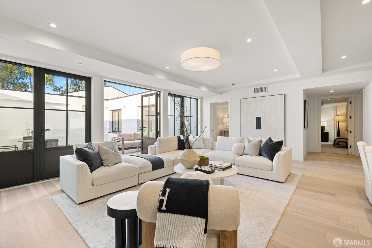 Detail Gallery Image 14 of 39 For 1776 Green St #201,  San Francisco,  CA 94123 - 3 Beds | 3/1 Baths