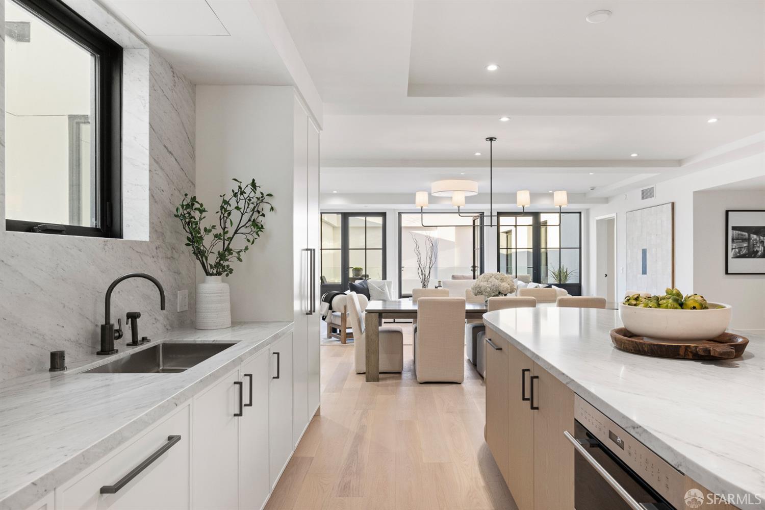 Detail Gallery Image 6 of 39 For 1776 Green St #201,  San Francisco,  CA 94123 - 3 Beds | 3/1 Baths