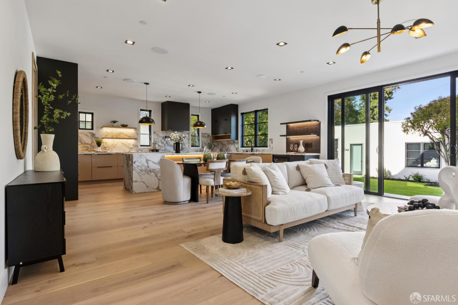 Detail Gallery Image 15 of 43 For 14 Channing Rd, Burlingame,  CA 94010 - 4 Beds | 4/1 Baths