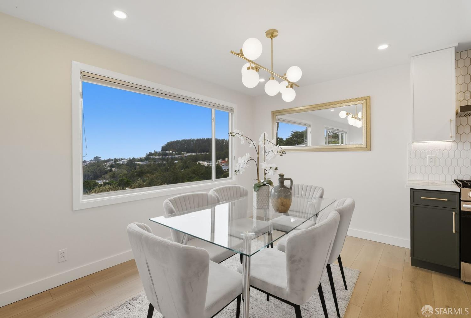 Detail Gallery Image 12 of 78 For 81 Skyview Way, San Francisco,  CA 94131 - 4 Beds | 2/1 Baths