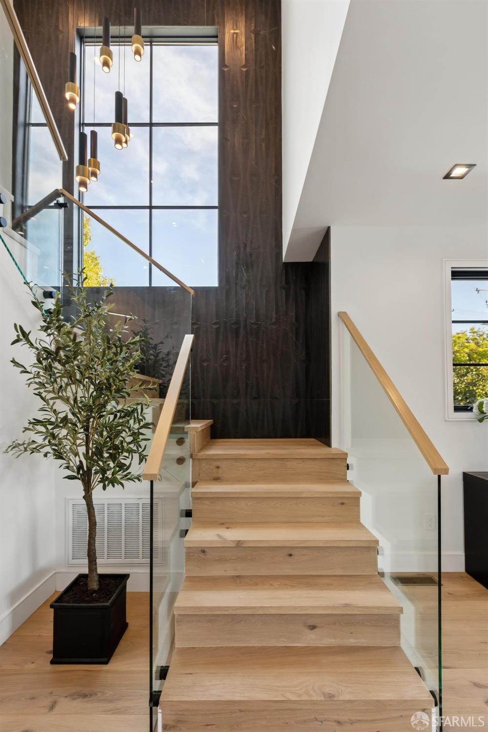 Detail Gallery Image 9 of 43 For 14 Channing Rd, Burlingame,  CA 94010 - 4 Beds | 4/1 Baths