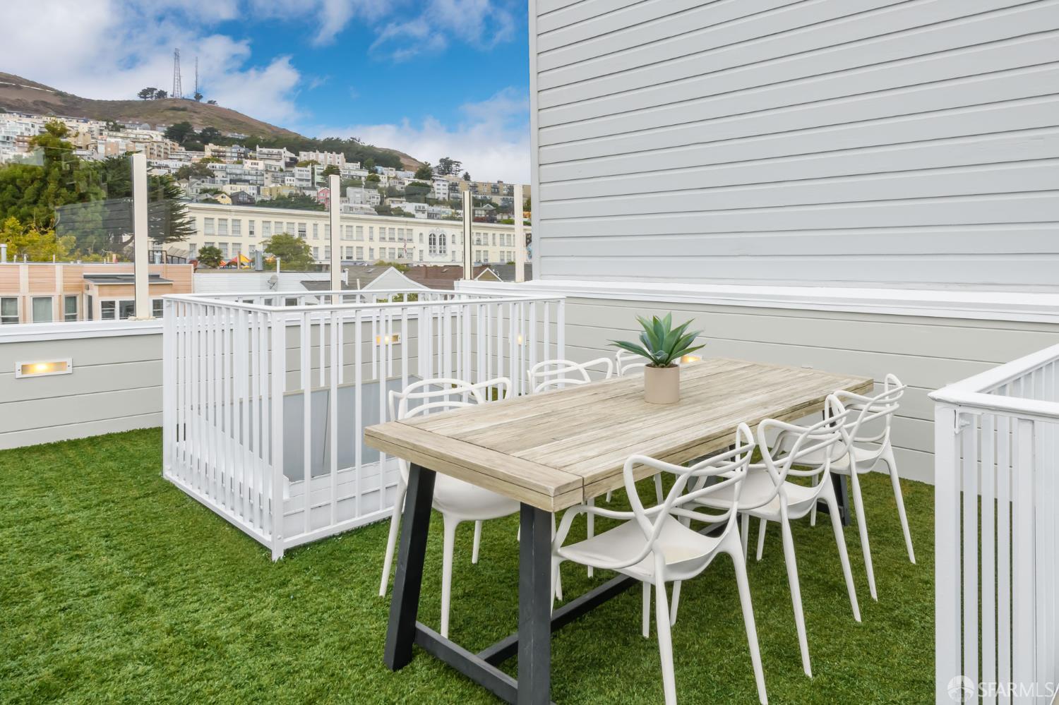 Detail Gallery Image 22 of 27 For 582 Diamond St, San Francisco,  CA 94114 - 3 Beds | 3/1 Baths