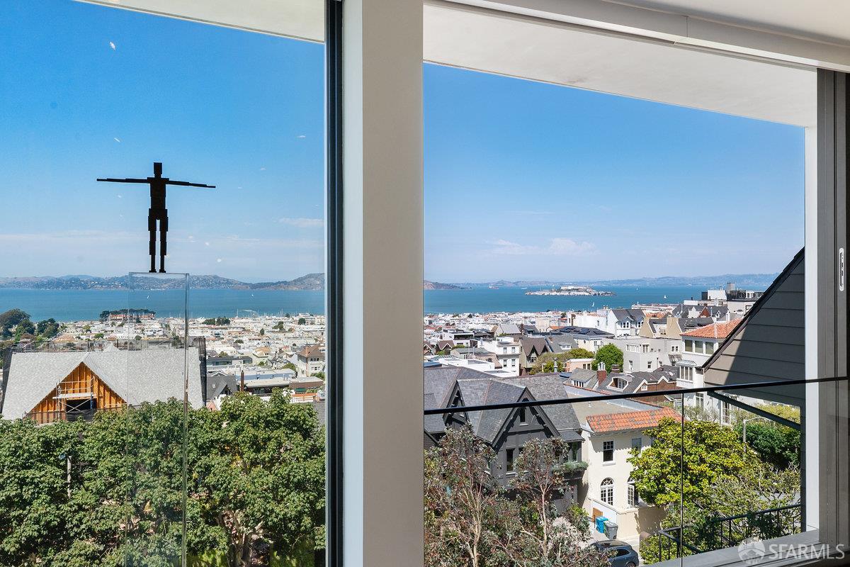 Detail Gallery Image 4 of 61 For 2833 Vallejo St, San Francisco,  CA 94123 - 5 Beds | 6/1 Baths