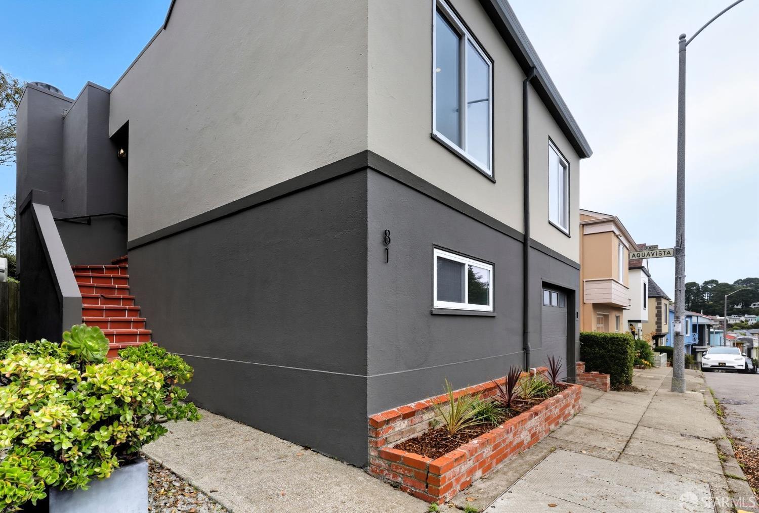 Detail Gallery Image 3 of 78 For 81 Skyview Way, San Francisco,  CA 94131 - 4 Beds | 2/1 Baths