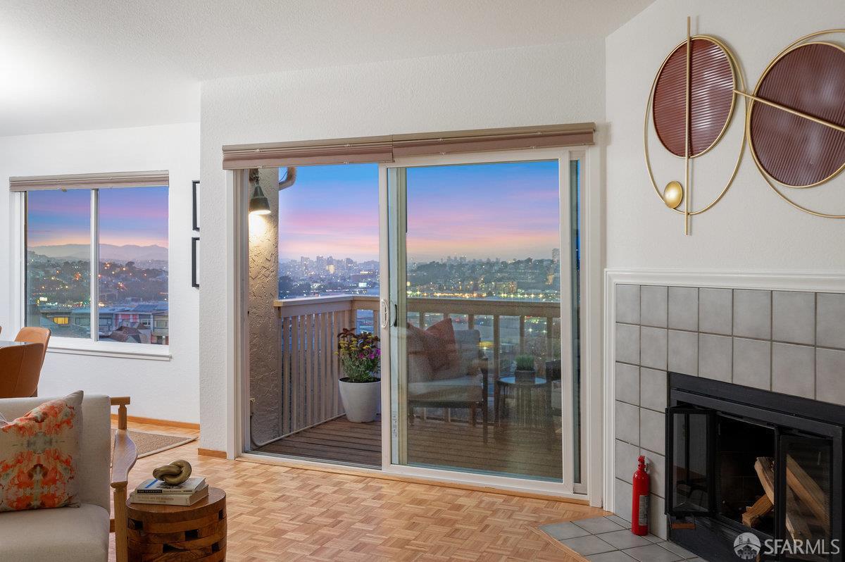 Detail Gallery Image 4 of 50 For 200 Bayview Cir, San Francisco,  CA 94124 - 3 Beds | 2/1 Baths