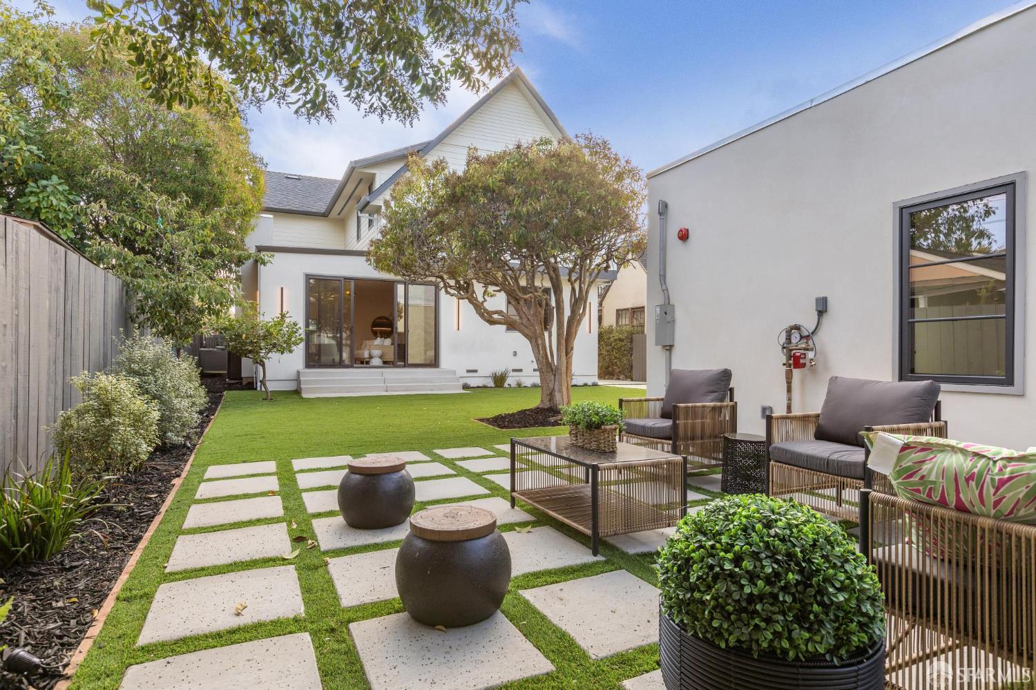 Detail Gallery Image 38 of 43 For 14 Channing Rd, Burlingame,  CA 94010 - 4 Beds | 4/1 Baths