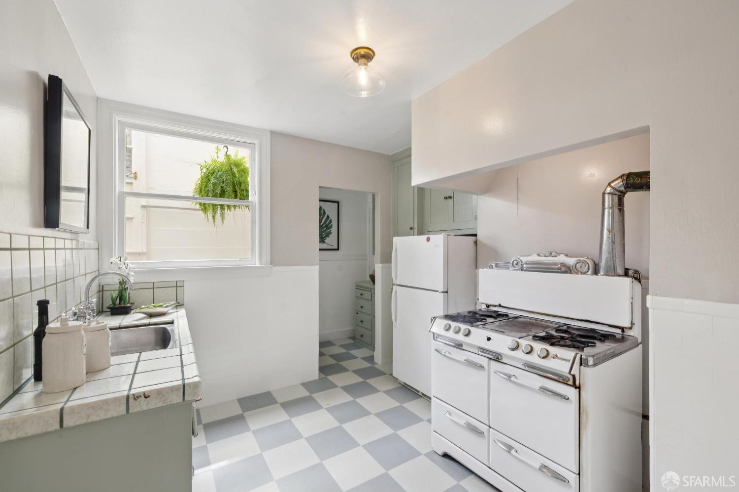 Detail Gallery Image 17 of 47 For 2431 31st Ave, San Francisco,  CA 94116 - 2 Beds | 1 Baths