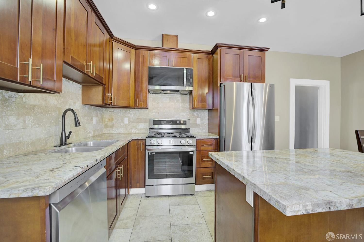 Detail Gallery Image 11 of 46 For 1298 Revere Ave, San Francisco,  CA 94124 - 3 Beds | 1 Baths