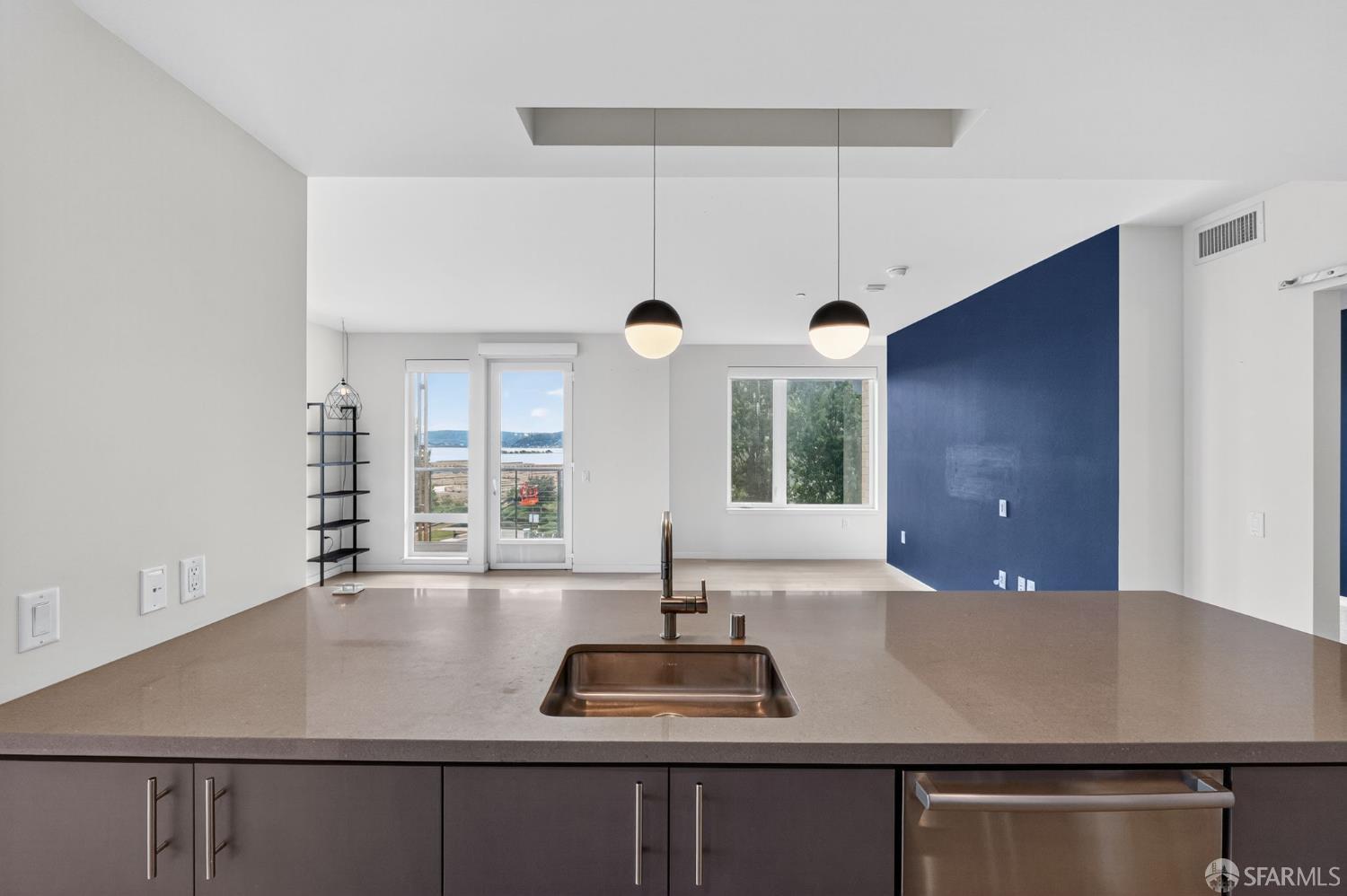 Detail Gallery Image 8 of 32 For 52 Innes Ct #309,  San Francisco,  CA 94124 - 2 Beds | 2 Baths