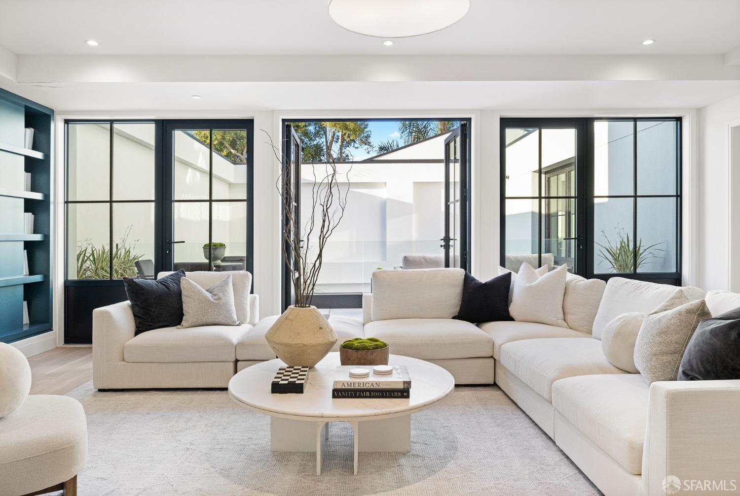 Detail Gallery Image 16 of 39 For 1776 Green St #201,  San Francisco,  CA 94123 - 3 Beds | 3/1 Baths