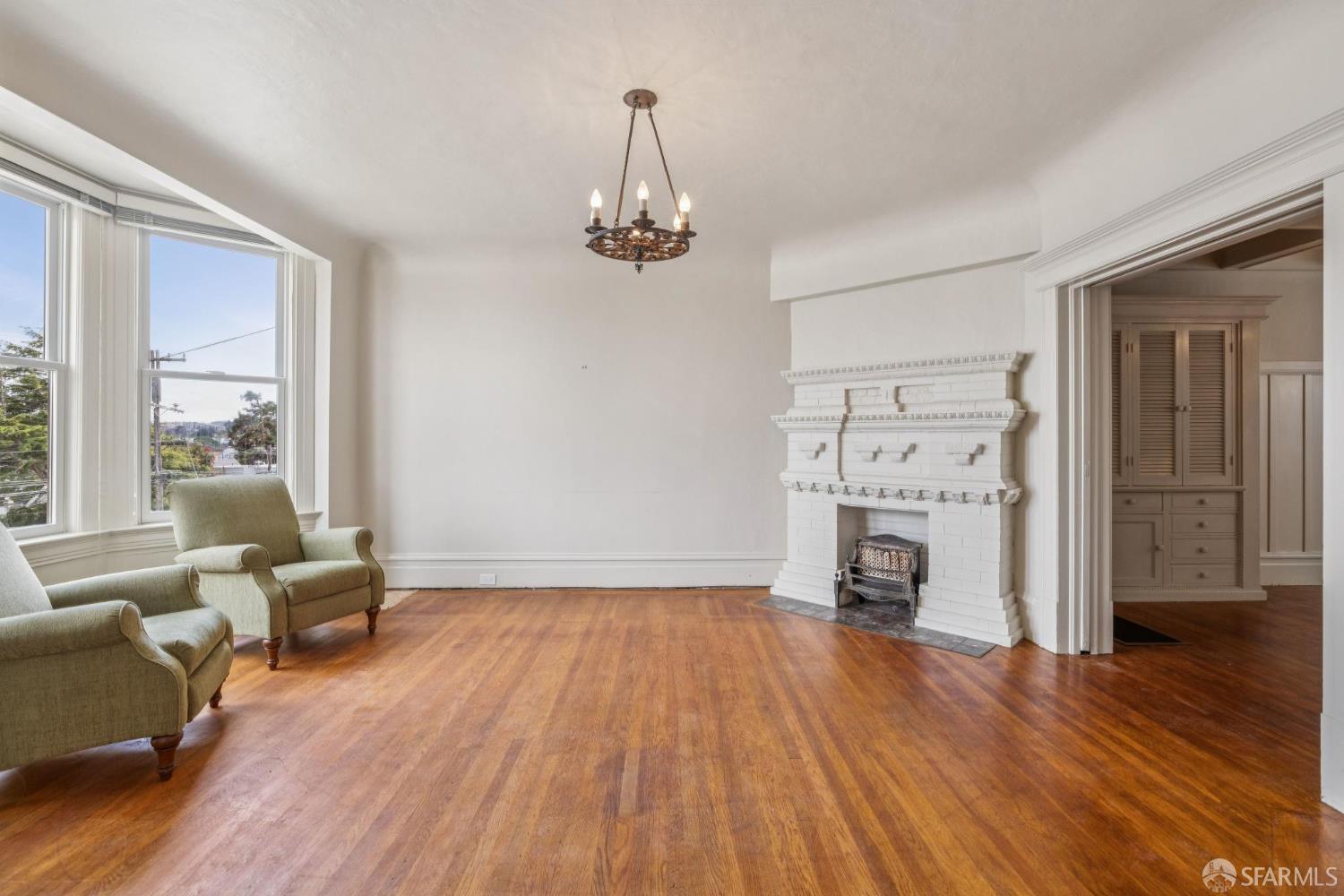 Detail Gallery Image 6 of 40 For 212 Hoffman Ave, San Francisco,  CA 94114 - 5 Beds | 2 Baths