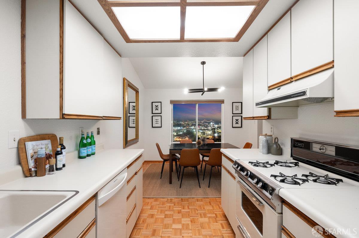 Detail Gallery Image 17 of 50 For 200 Bayview Cir, San Francisco,  CA 94124 - 3 Beds | 2/1 Baths