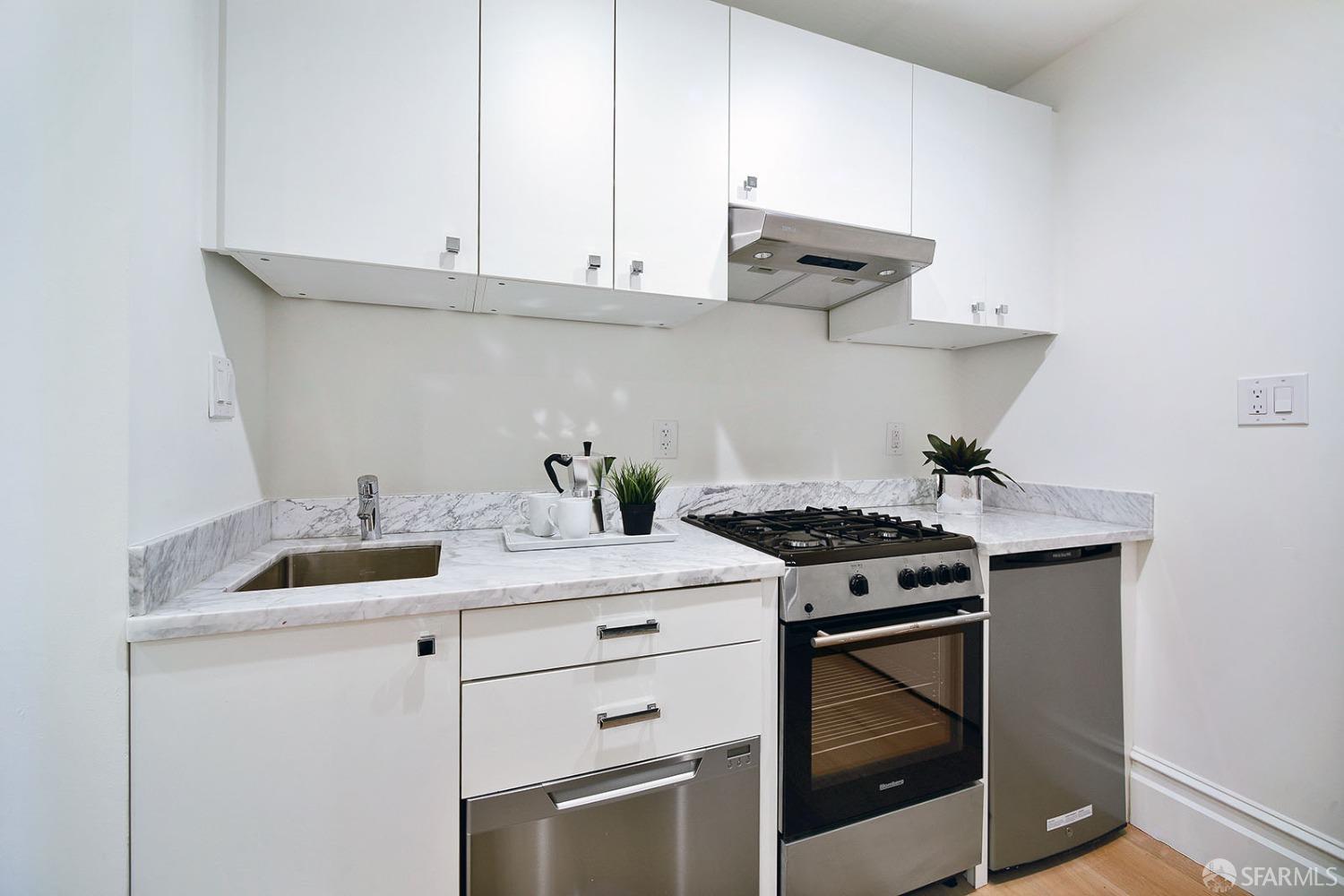 Detail Gallery Image 16 of 51 For 817 Oak St, San Francisco,  CA 94117 - – Beds | – Baths