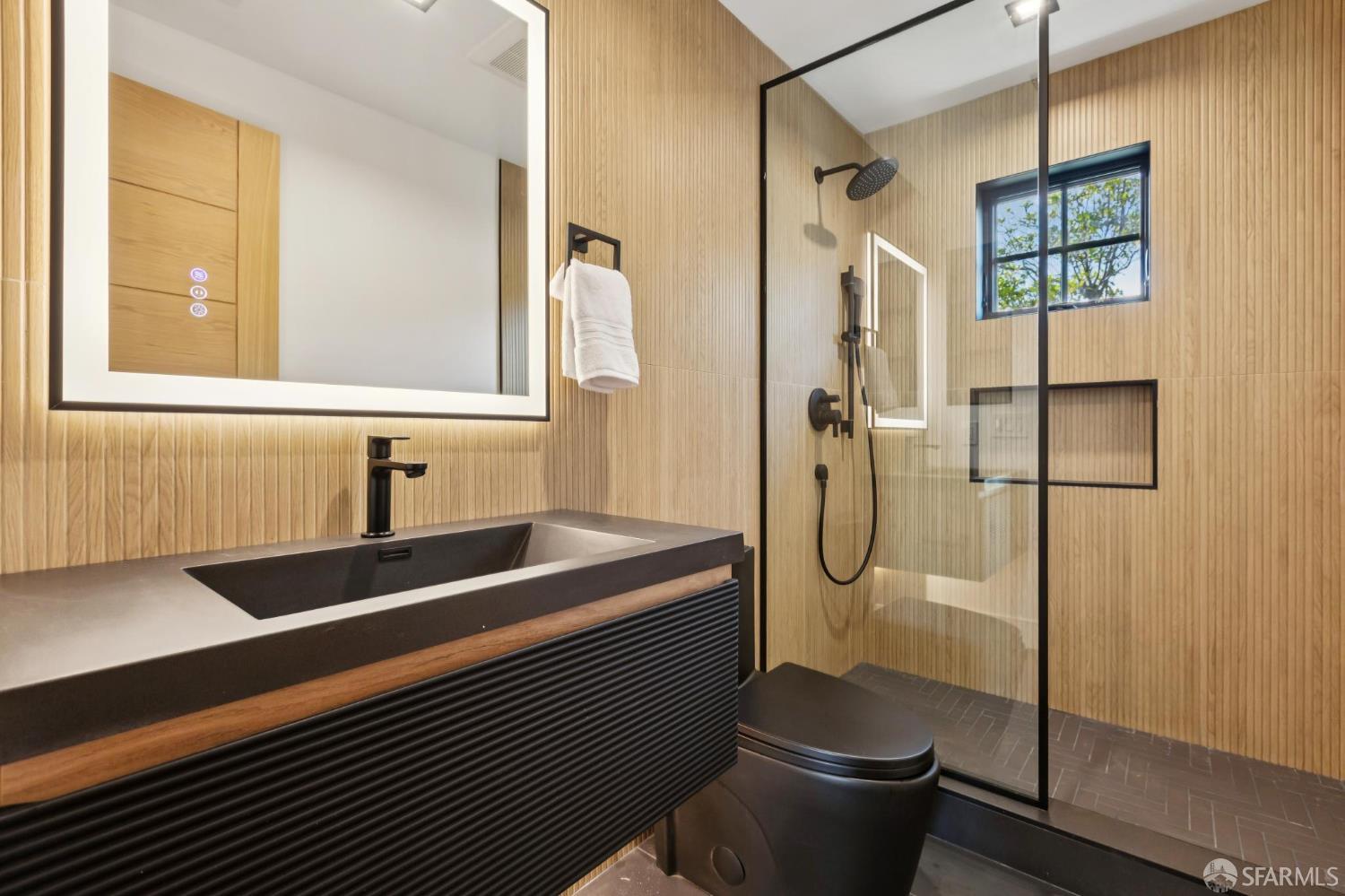 Detail Gallery Image 31 of 43 For 14 Channing Rd, Burlingame,  CA 94010 - 4 Beds | 4/1 Baths