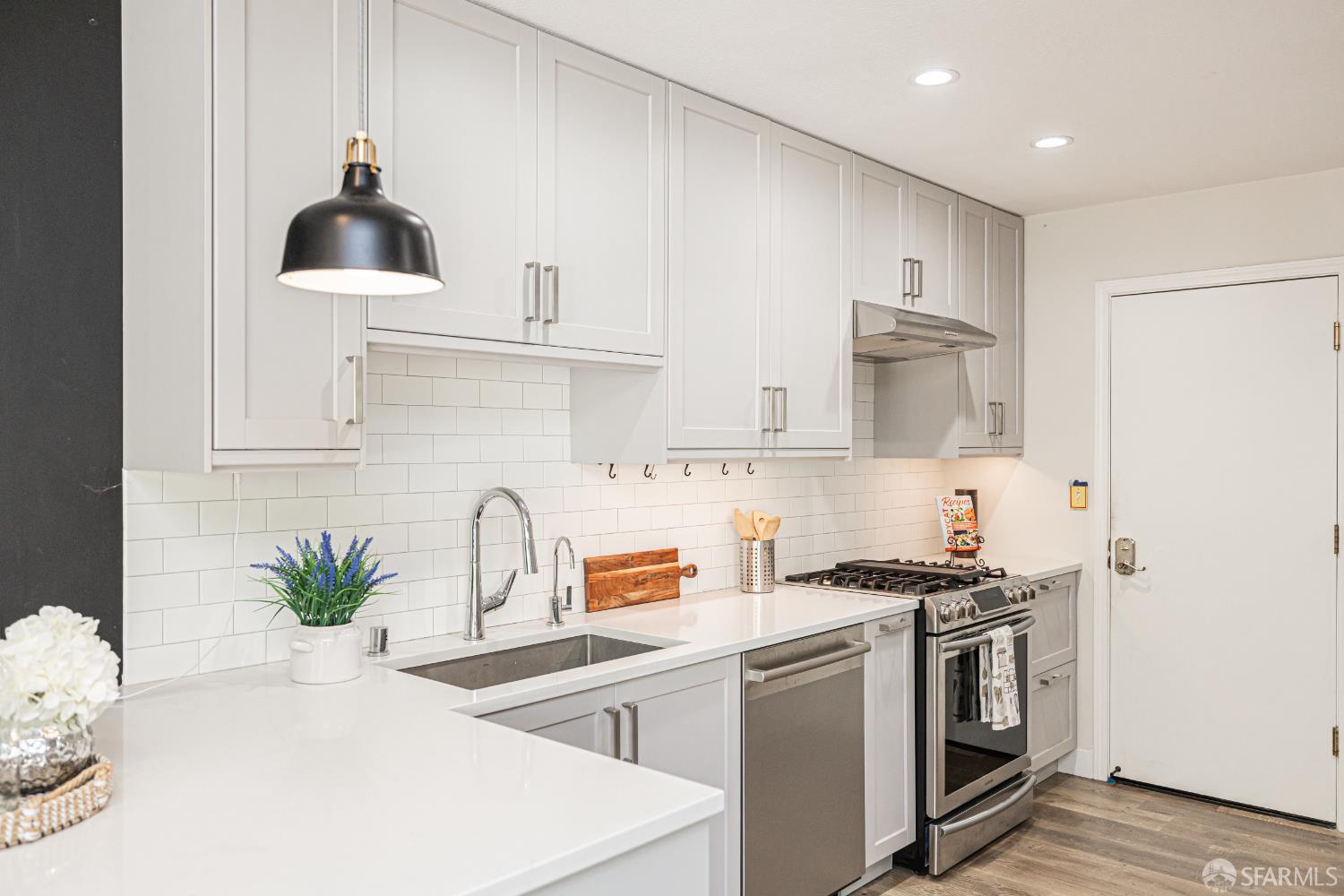 Detail Gallery Image 11 of 27 For 187 Waterford Meadow Ct, Milpitas,  CA 95035 - 3 Beds | 2/1 Baths