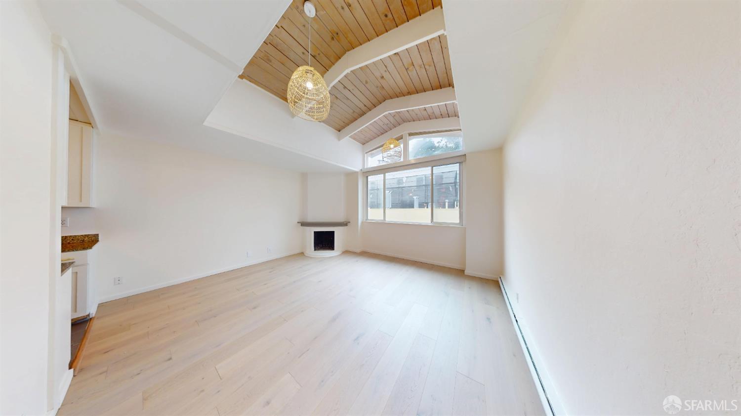 Detail Gallery Image 2 of 38 For 439 Greenwich St 9b,  San Francisco,  CA 94133 - 1 Beds | 1 Baths