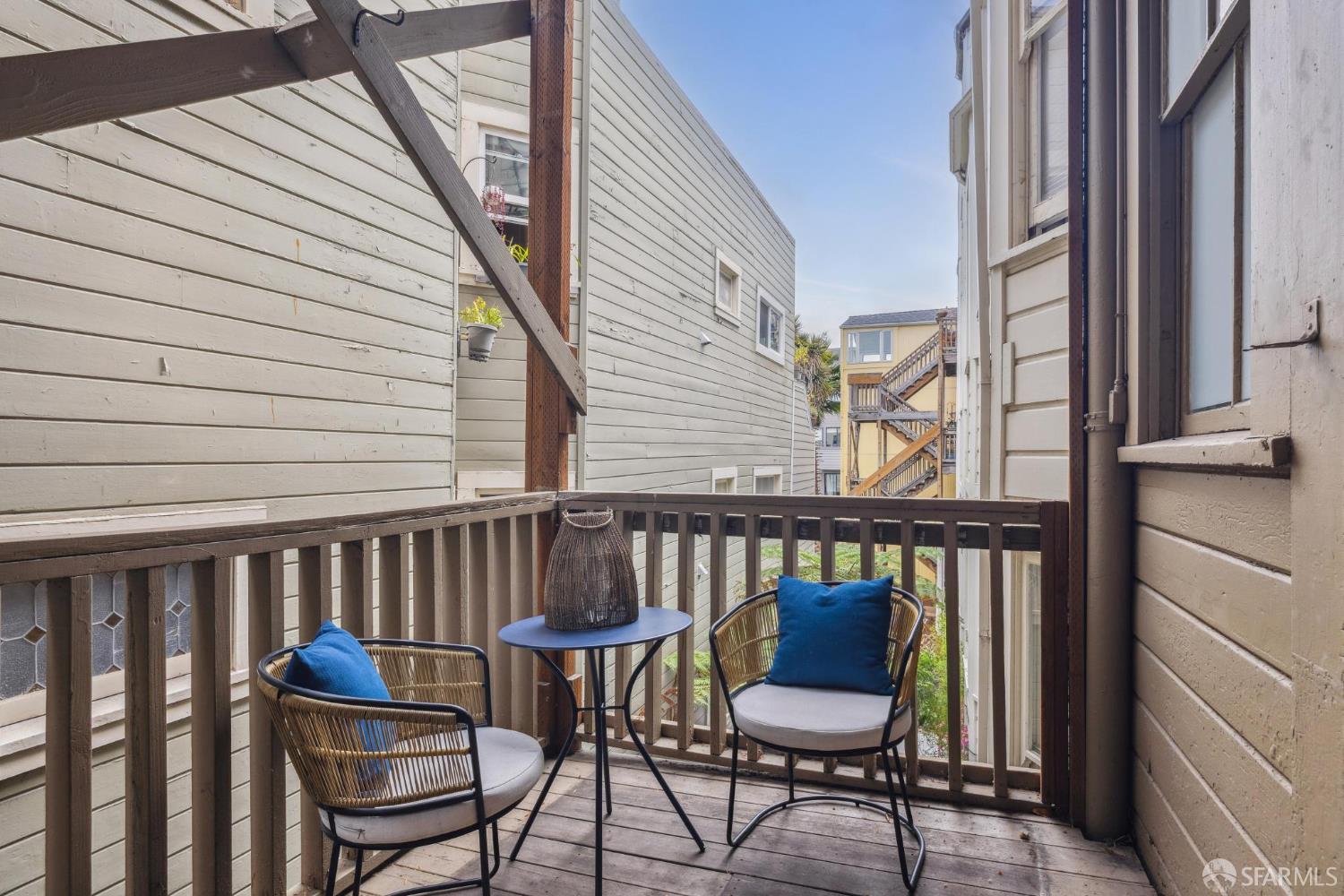 Detail Gallery Image 23 of 28 For 153 Noe St, San Francisco,  CA 94114 - 4 Beds | 2 Baths