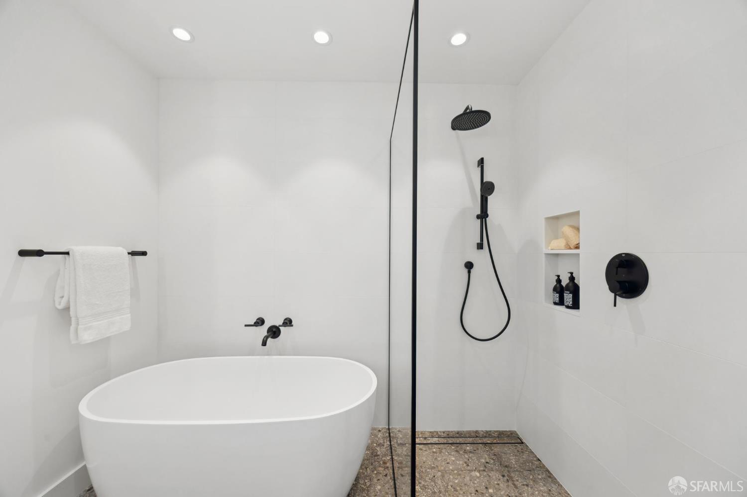 Detail Gallery Image 20 of 25 For 71 Bradford St, San Francisco,  CA 94110 - 4 Beds | 3 Baths