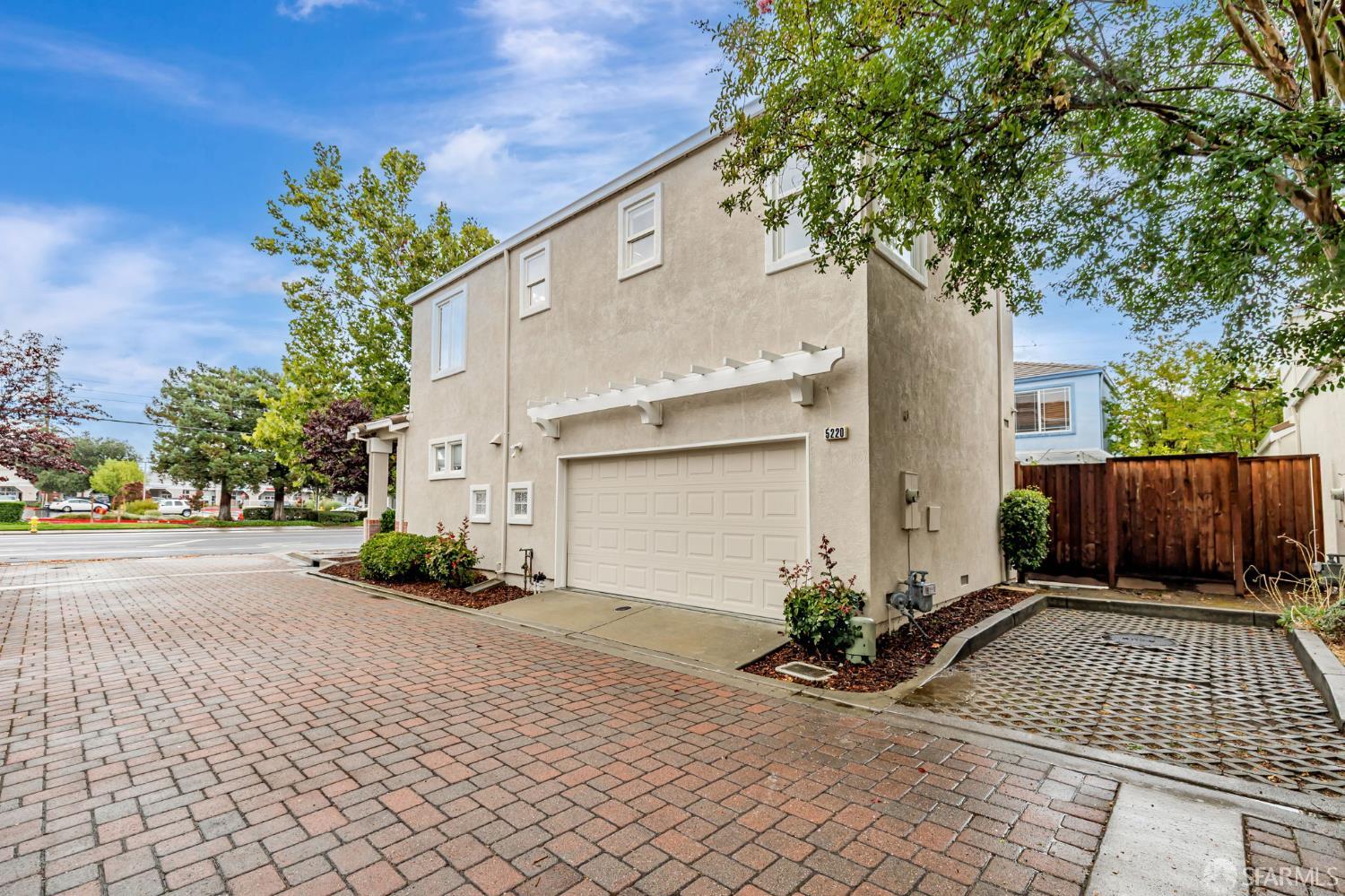 Detail Gallery Image 5 of 36 For 5220 Union Ave, San Jose,  CA 95124 - 4 Beds | 2/1 Baths