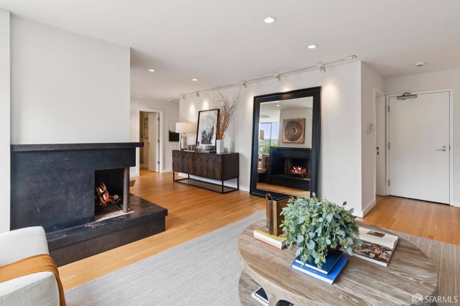 Photo #3: 425073370 Listing 