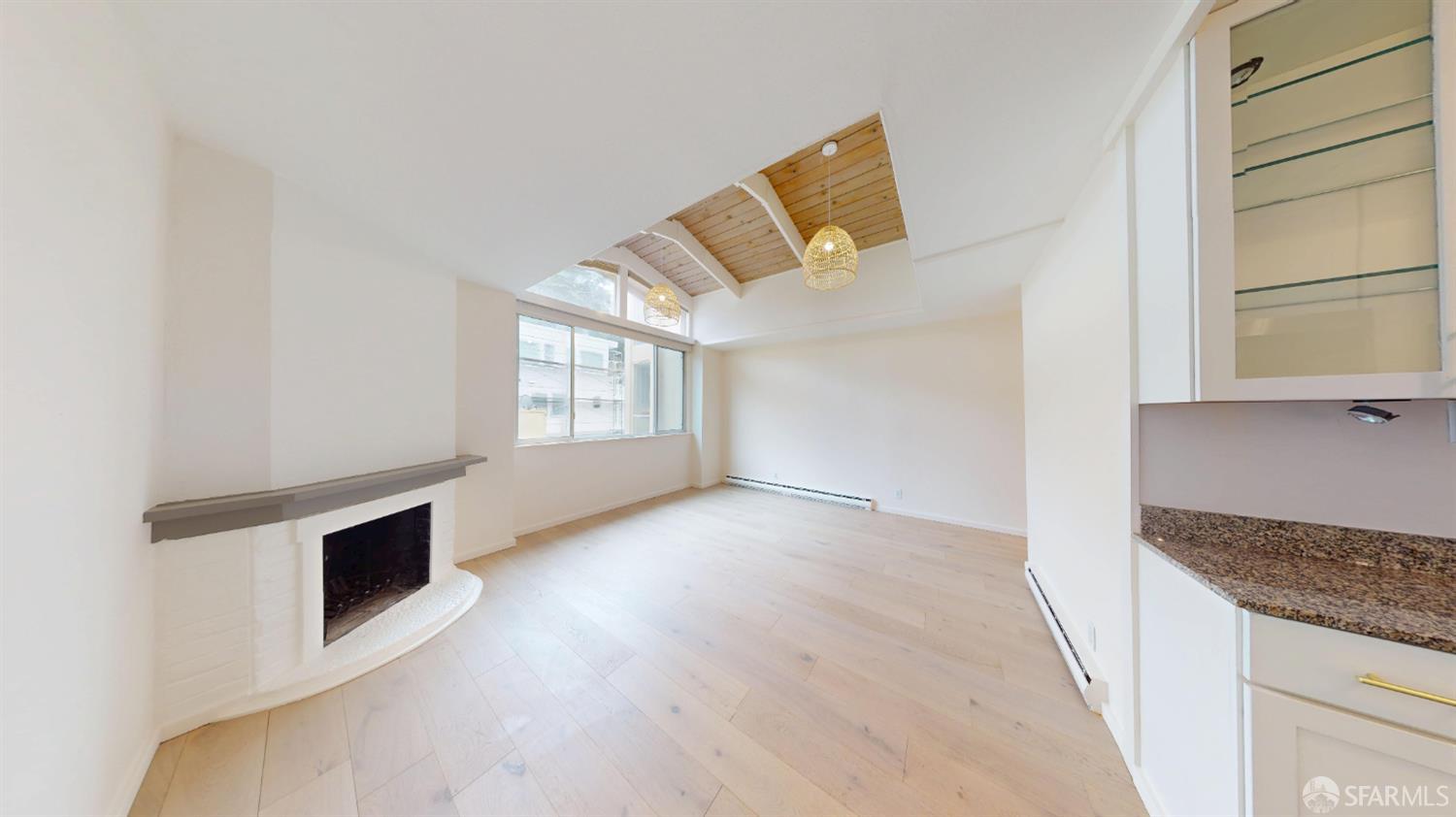 Detail Gallery Image 7 of 38 For 439 Greenwich St 9b,  San Francisco,  CA 94133 - 1 Beds | 1 Baths