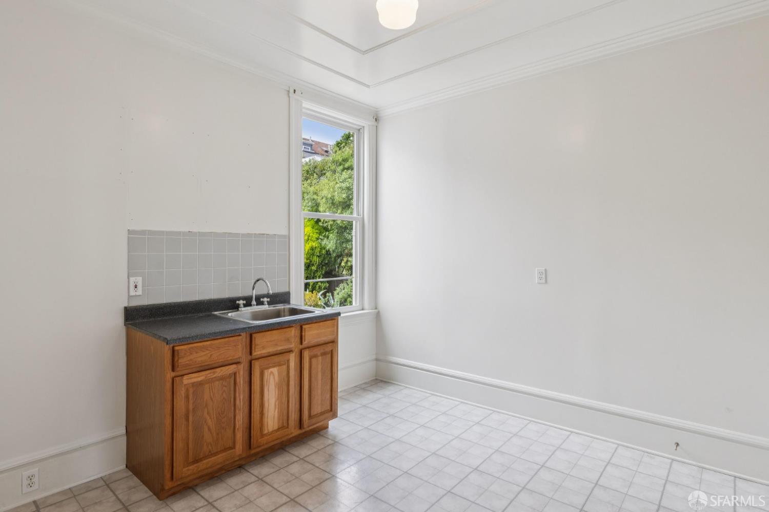Detail Gallery Image 31 of 40 For 212 Hoffman Ave, San Francisco,  CA 94114 - 5 Beds | 2 Baths